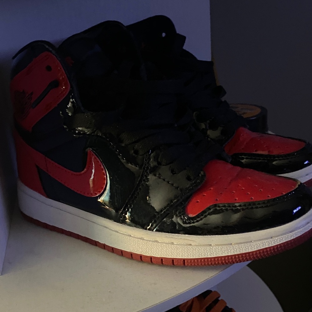 Women’s Nike Air Jordan Retro One Mid Size 6.5